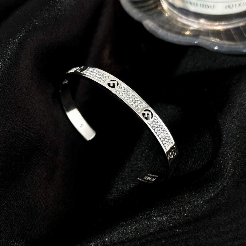 Fendi bracelet 10lyr7 (3)