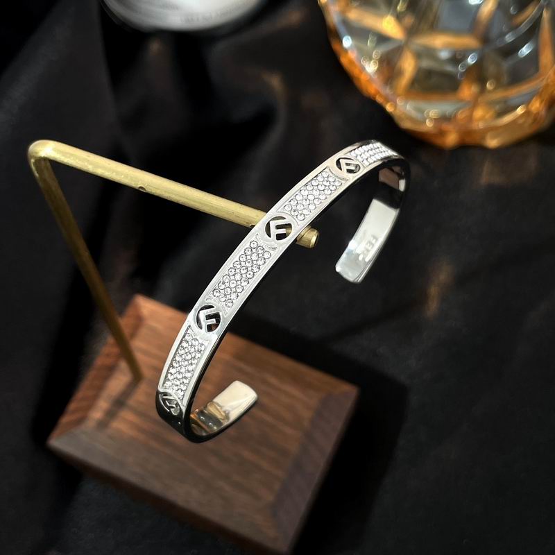 Fendi bracelet 10lyr7 (5)