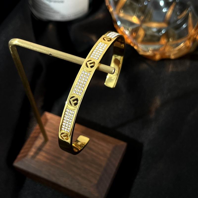 Fendi bracelet 10lyr7 (6)