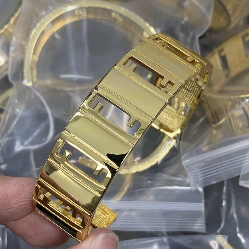 Fendi bracelet 12lyr12 (2)