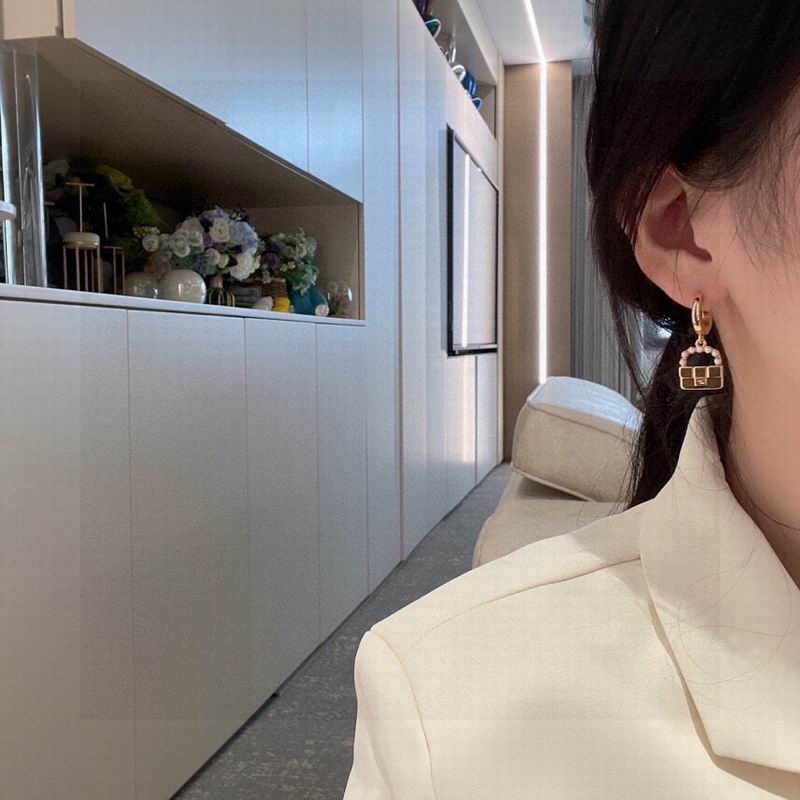 Fendi earring 10lyr17 (2)