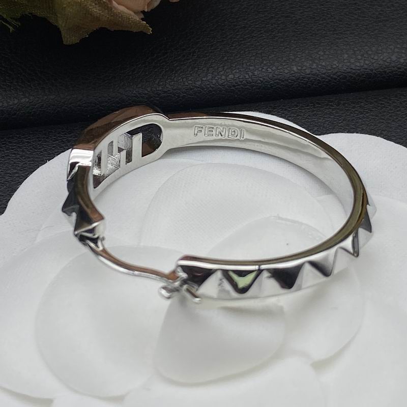 Fendi earring 12lyr49 (7)