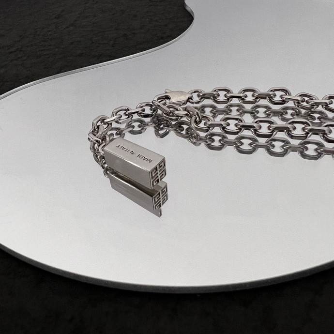 Givenchy necklace 01lyr3(4)