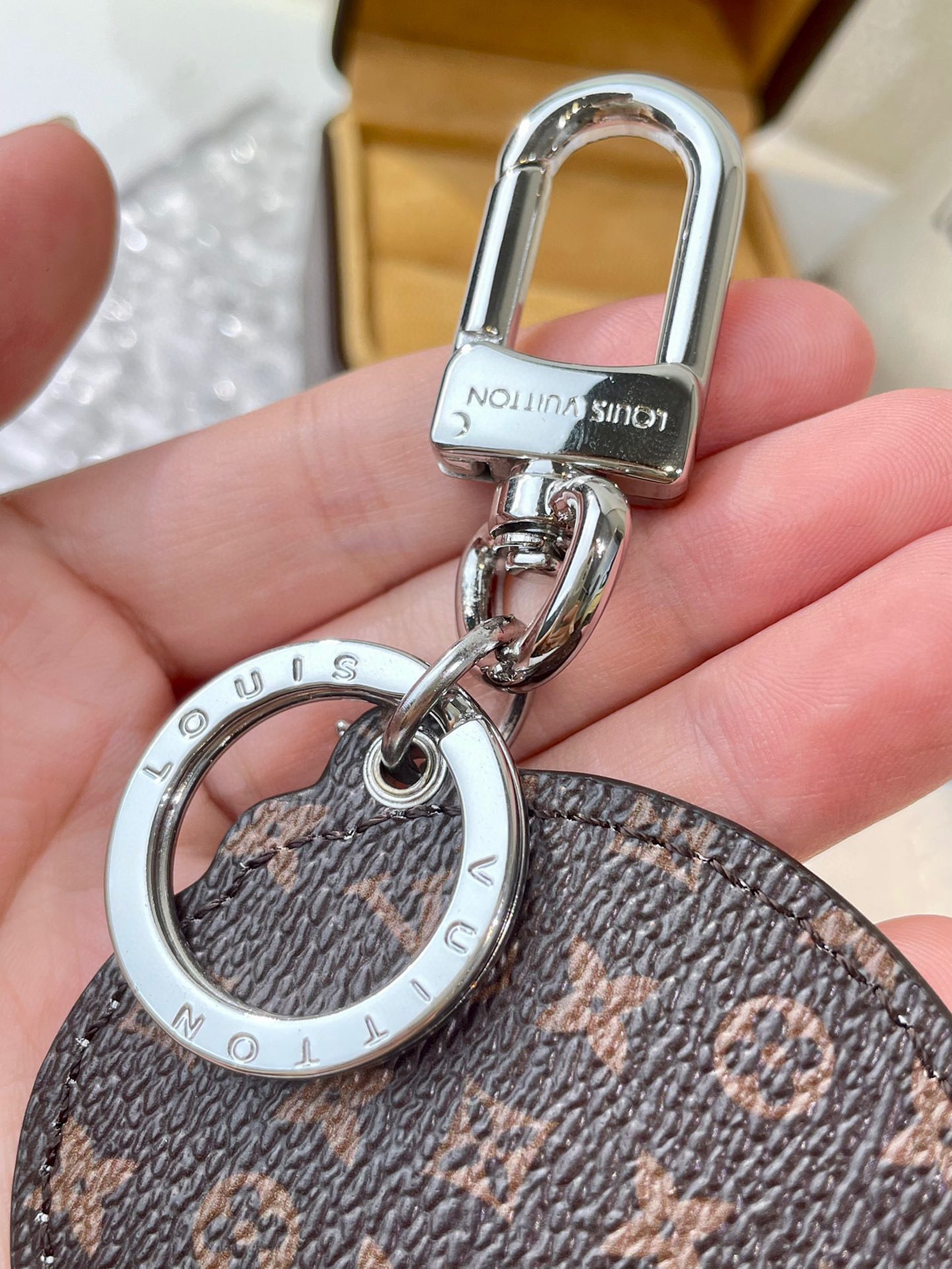 LV keyring lyh191 (5)