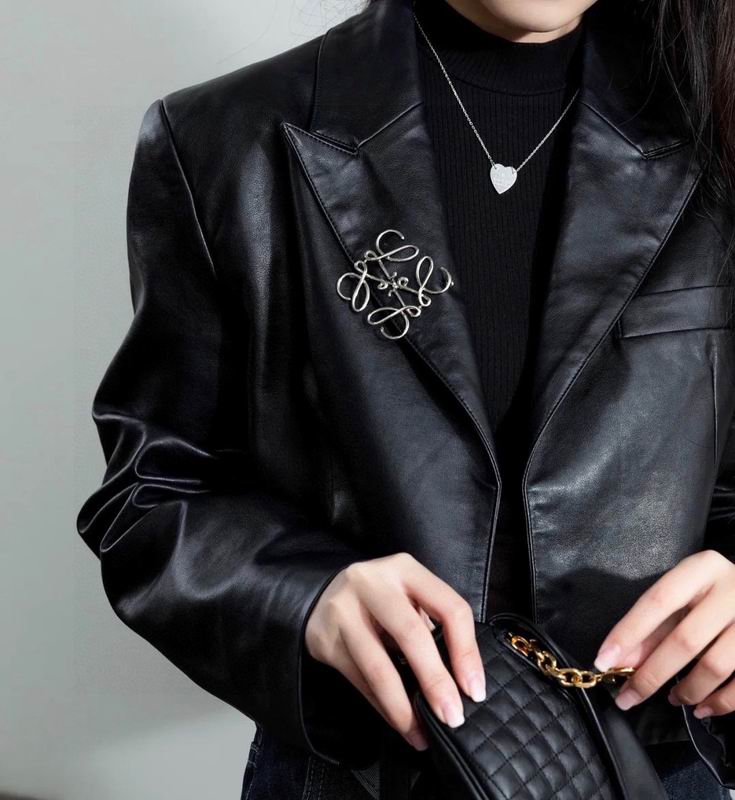 Loewe brooch 10lyw4 (7)