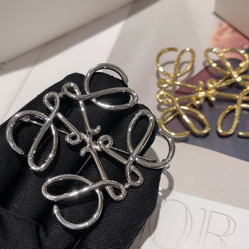 Loewe brooch 11lyw10 (3)