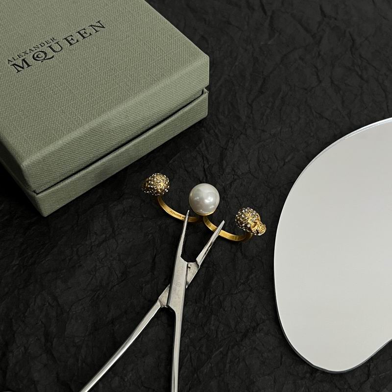 McQueen ring 01lyx1 (1)