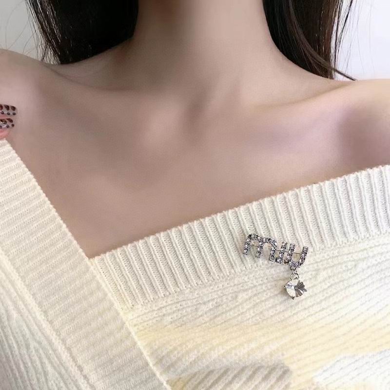 MiuMiu brooch 09lyr1(3)