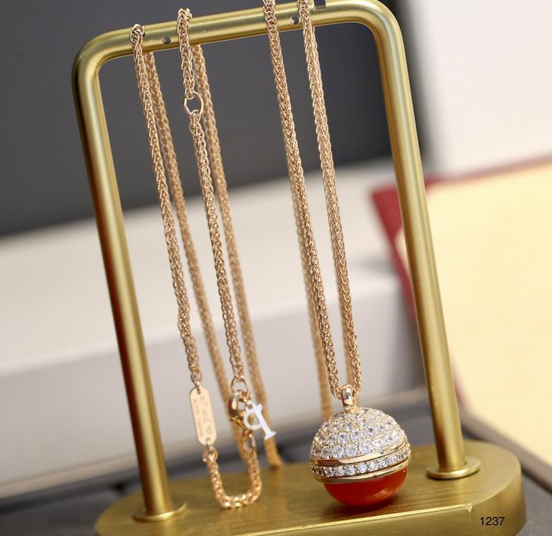 Piaget necklace 11lyx2 (1)