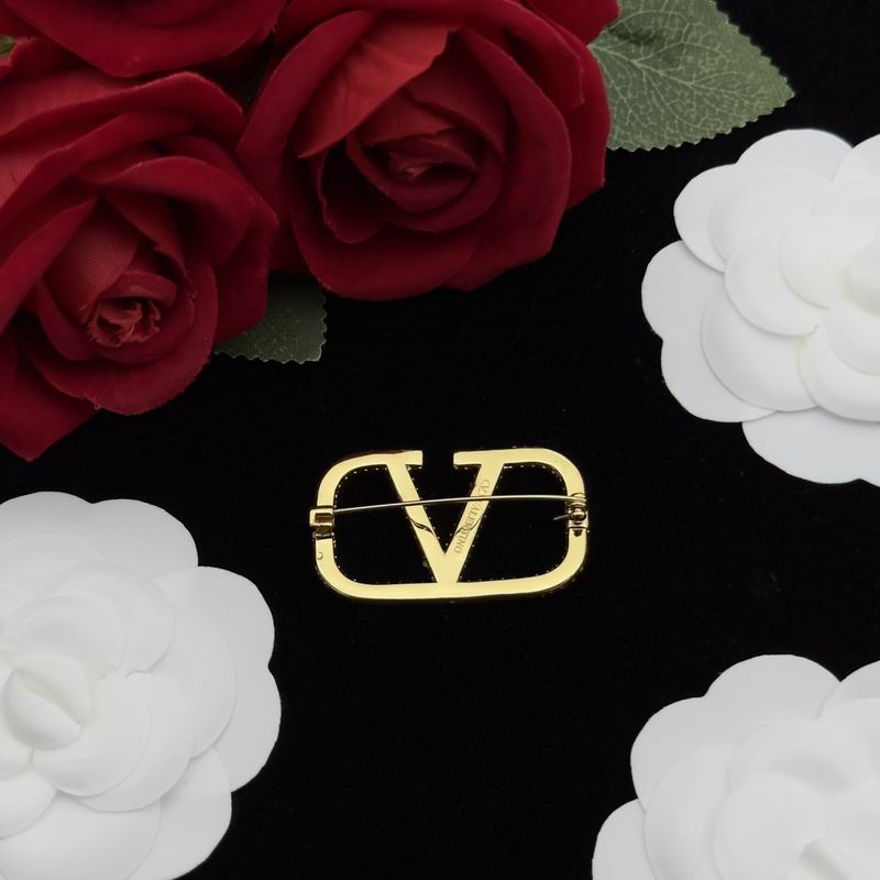 Valentino brooch 12lyx7 (1)