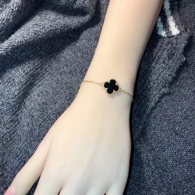 Van Cleef & Arpels bracelet12 (2)