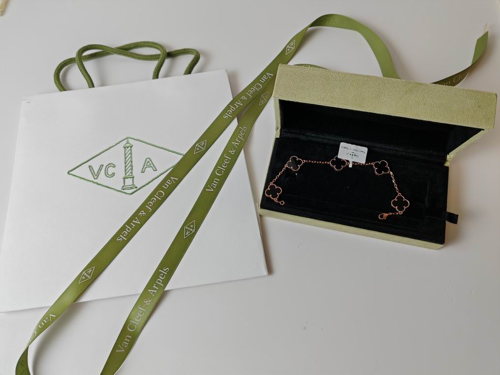 Van Cleef & Arpels bracelet16 (20)