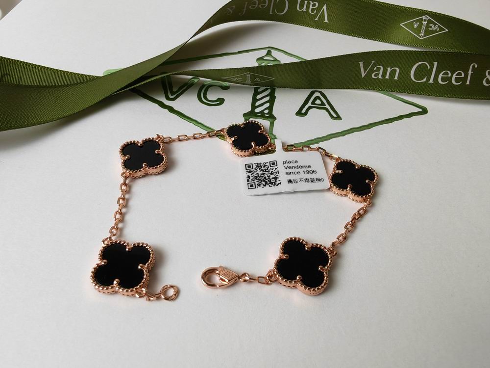 Van Cleef & Arpels bracelet16 (21)