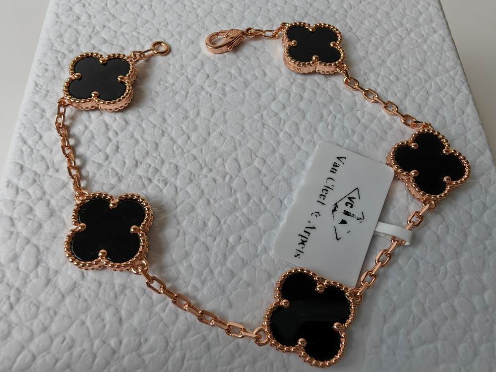 Van Cleef & Arpels bracelet16 (24)