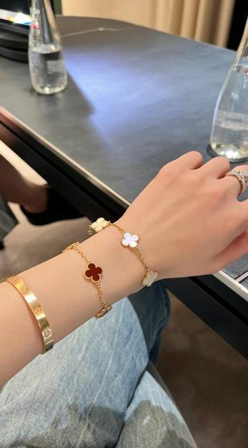 Van Cleef & Arpels bracelet16 (28)