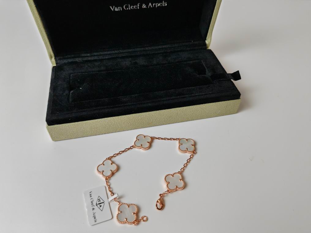 Van Cleef & Arpels bracelet16 (29)