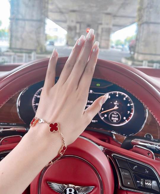 Van Cleef & Arpels bracelet16 (33)