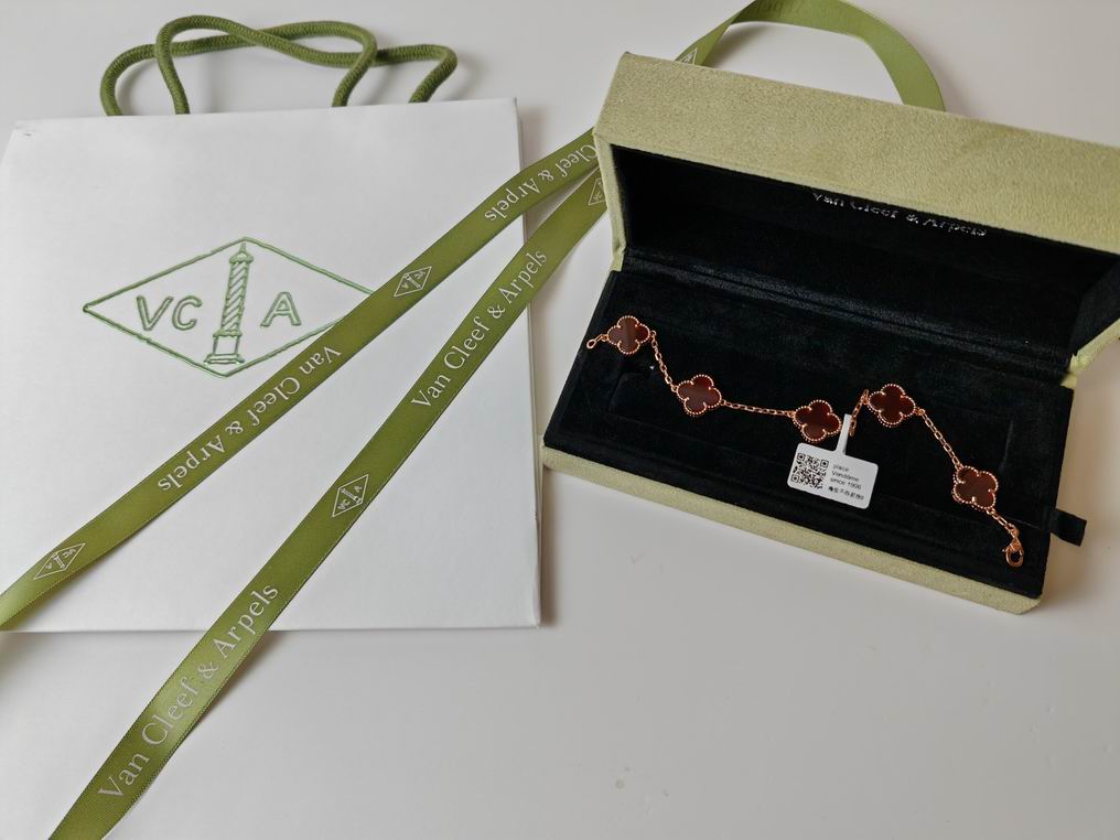Van Cleef & Arpels bracelet16 (34)