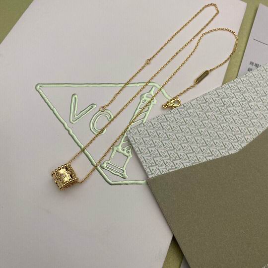 Van Cleef & Arpels necklace lyh08 (1)