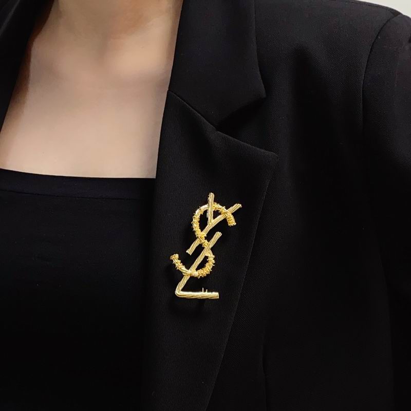 YSL Brooch 9lyr4 (1)