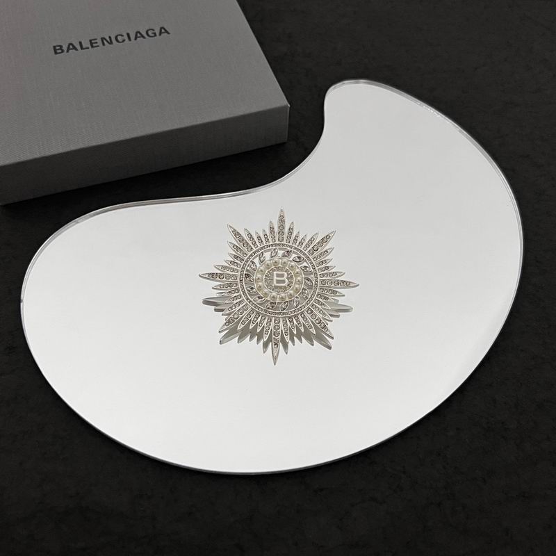 Balenciaga Brooch 05lyr03 (3)