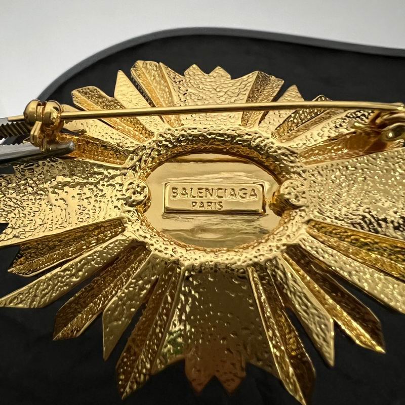 Balenciaga Brooch 05lyr06 (7)