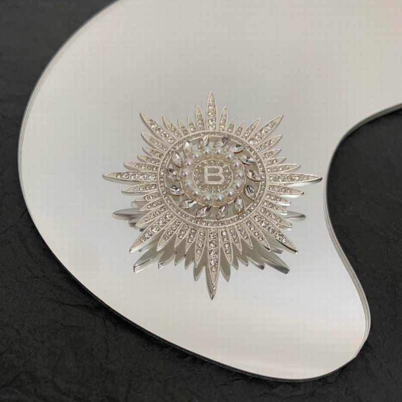 Balenciaga Brooch 05lyr08 (1)
