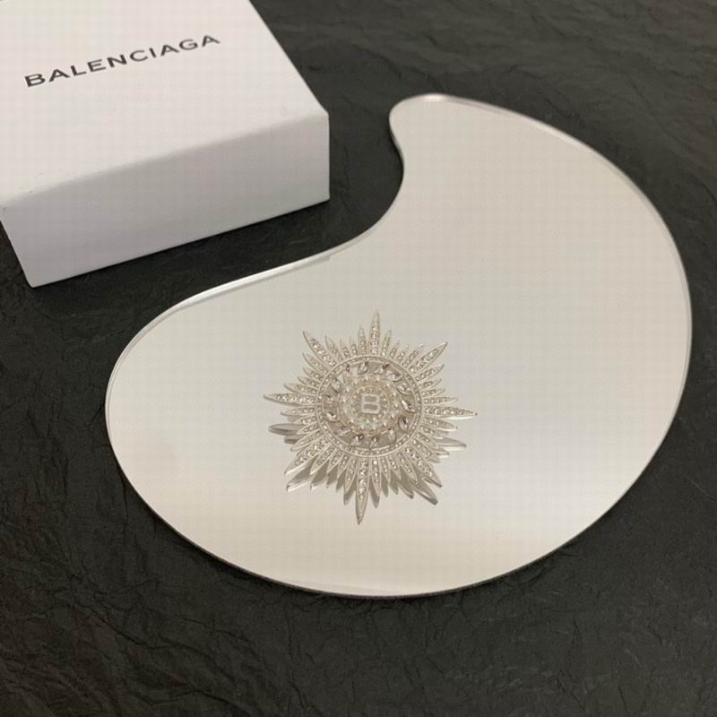 Balenciaga Brooch 05lyr08 (2)