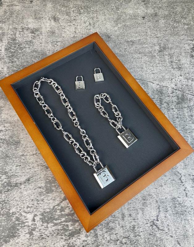 Balenciaga Suits 05lyr04 (9)