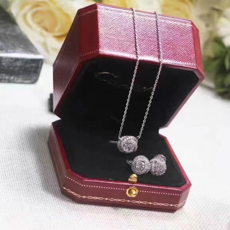 Cartier necklace 03lyx64 (1)