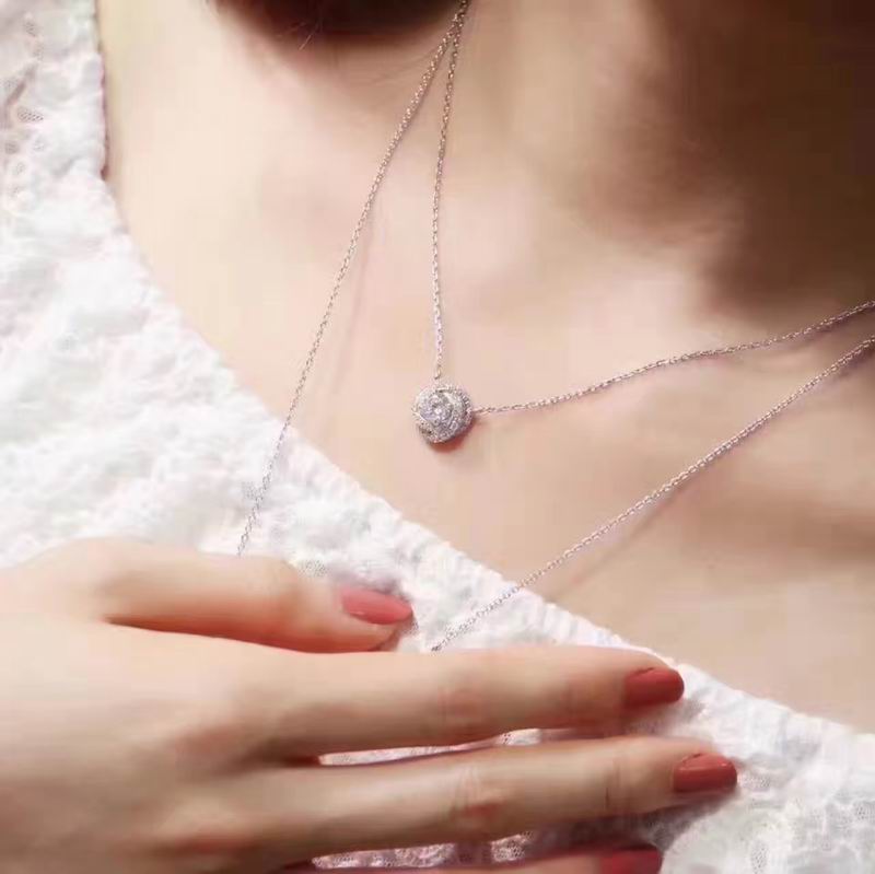 Cartier necklace 03lyx64 (4)