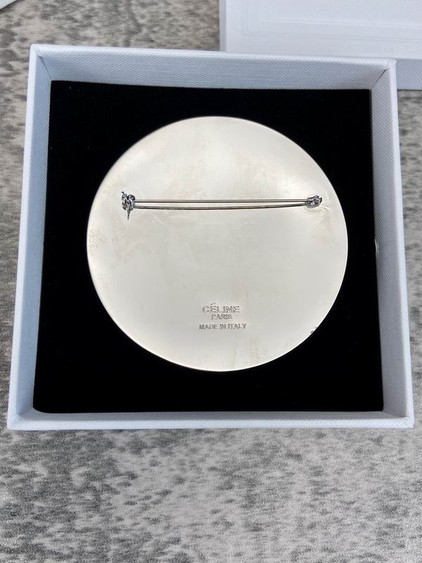 Celine Brooch 05lyr06 (10)