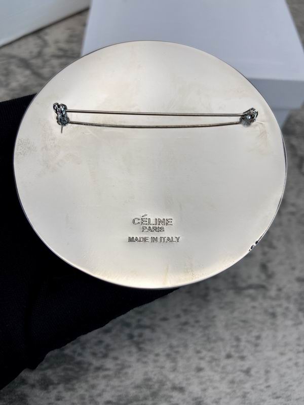 Celine Brooch 05lyr06 (13)