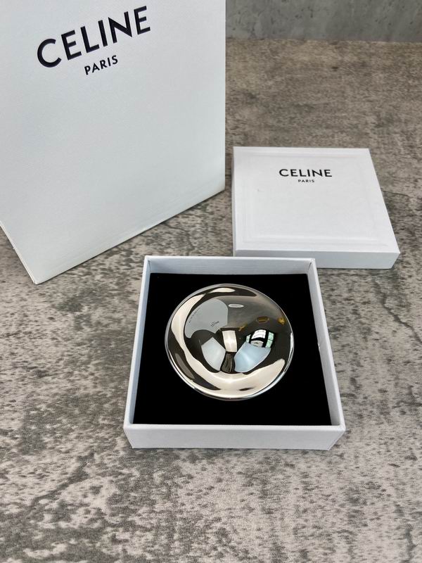 Celine Brooch 05lyr06 (17)