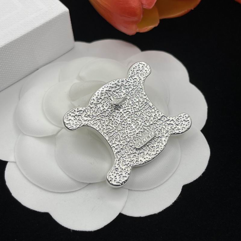 Celine Brooch 06lyr08 (5)