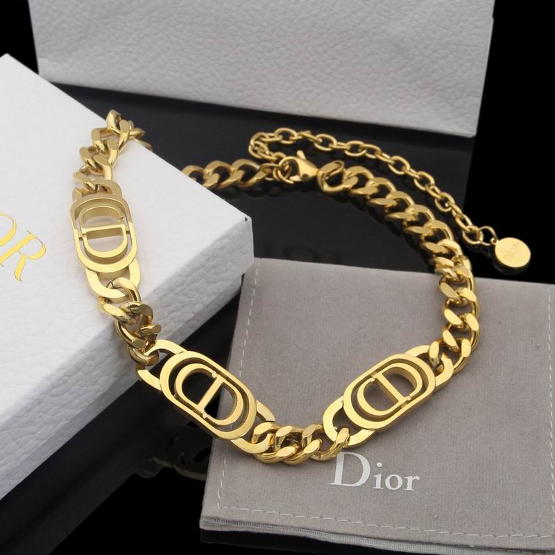 Dior Suits 04lyr44 (3)