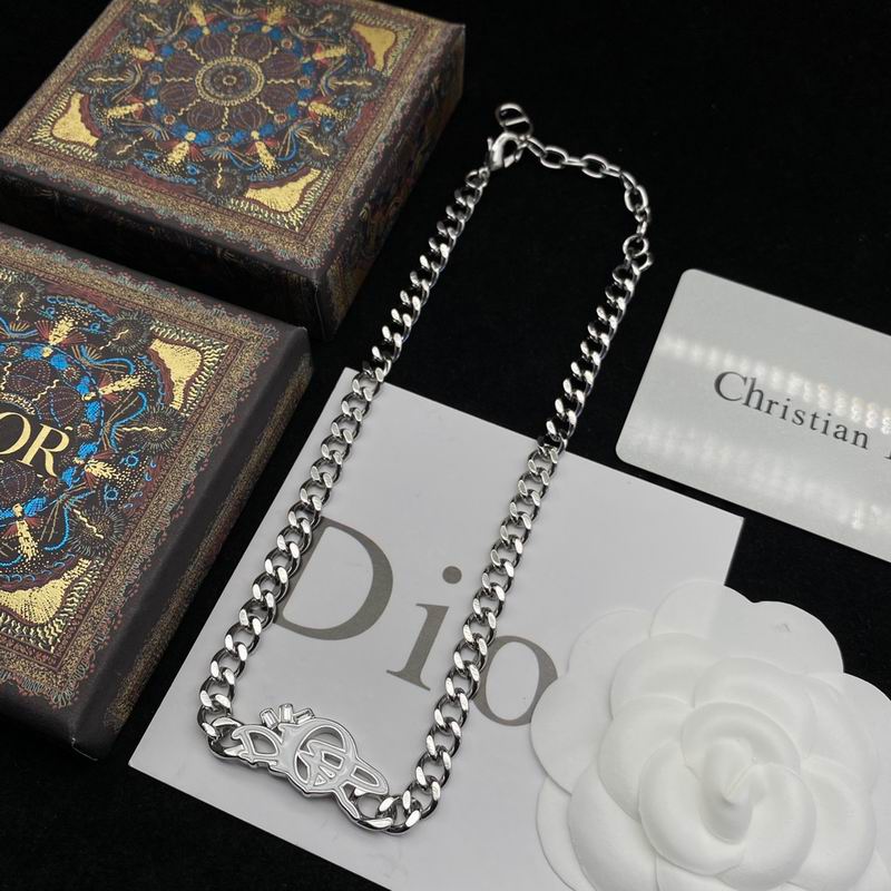 Dior Suits 04lyr48 (3)