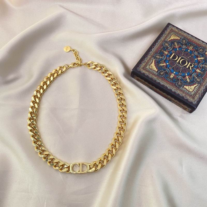 Dior Suits 04lyr57 (1)