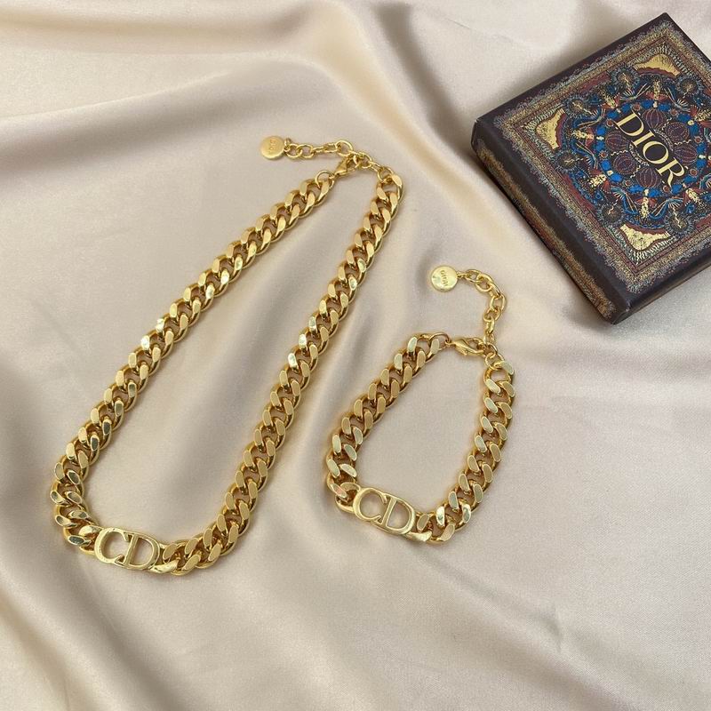 Dior Suits 04lyr59 (2)