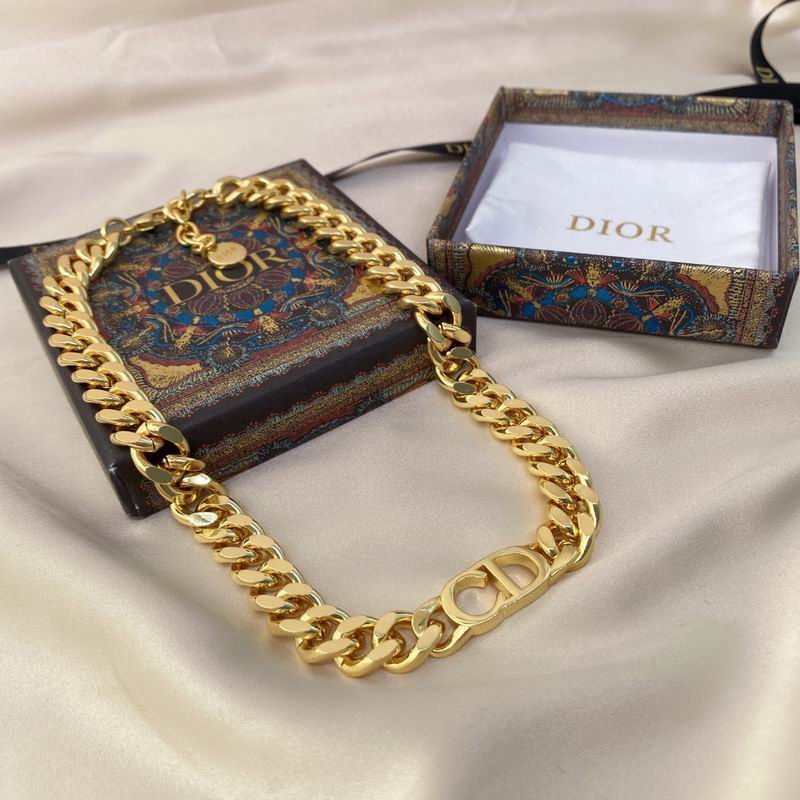 Dior Suits 04lyr59 (3)