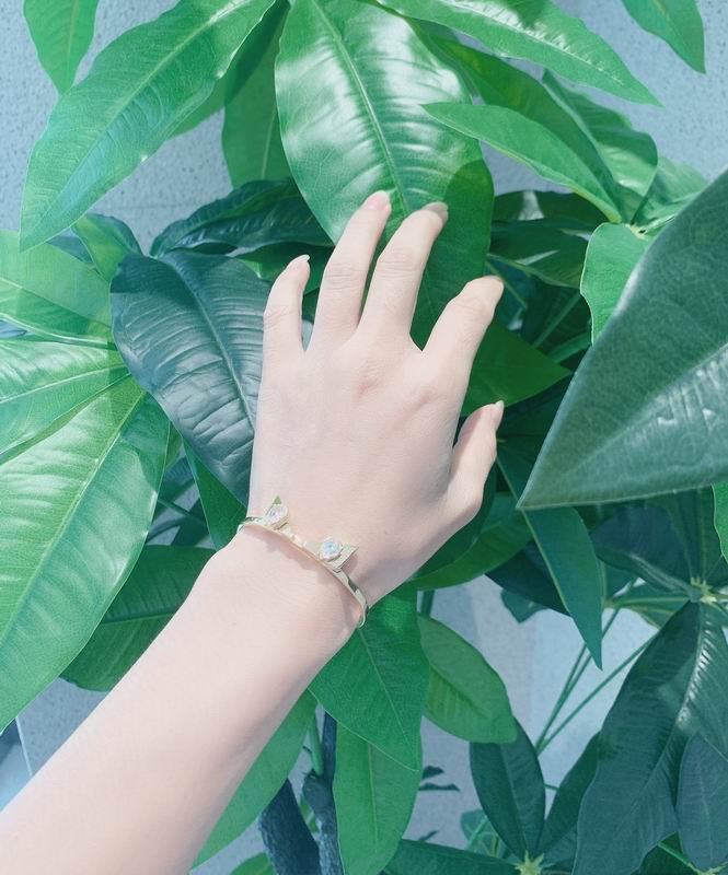 Fendi bracelet 05lyx75 (1)