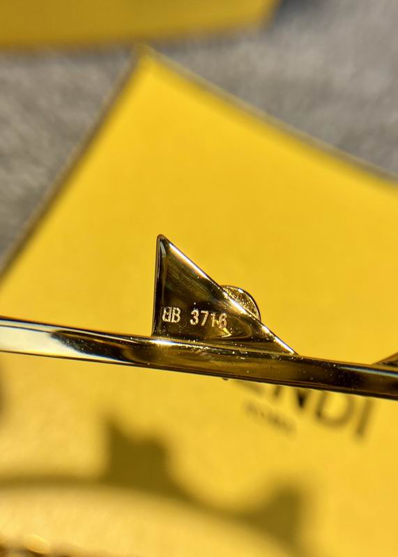 Fendi bracelet 05lyx80 (4)