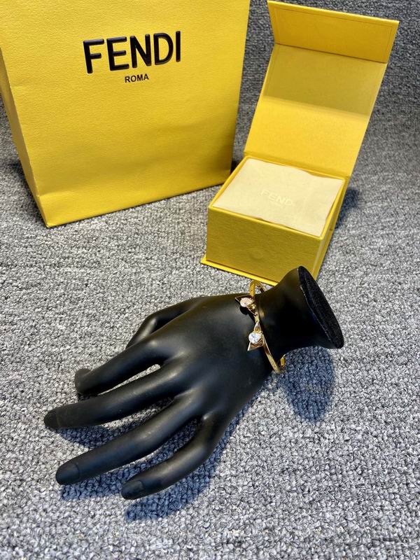 Fendi bracelet 05lyx80 (7)