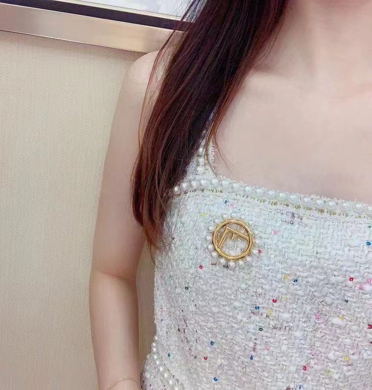 Fendi brooch 05lyx8 (1)