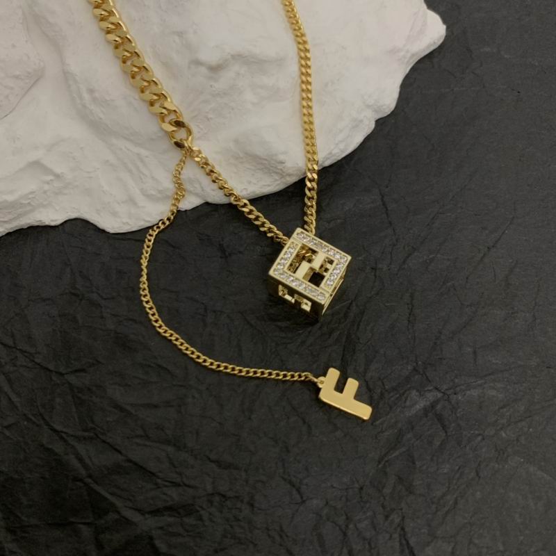 Fendi necklace 05lyx54 (3)