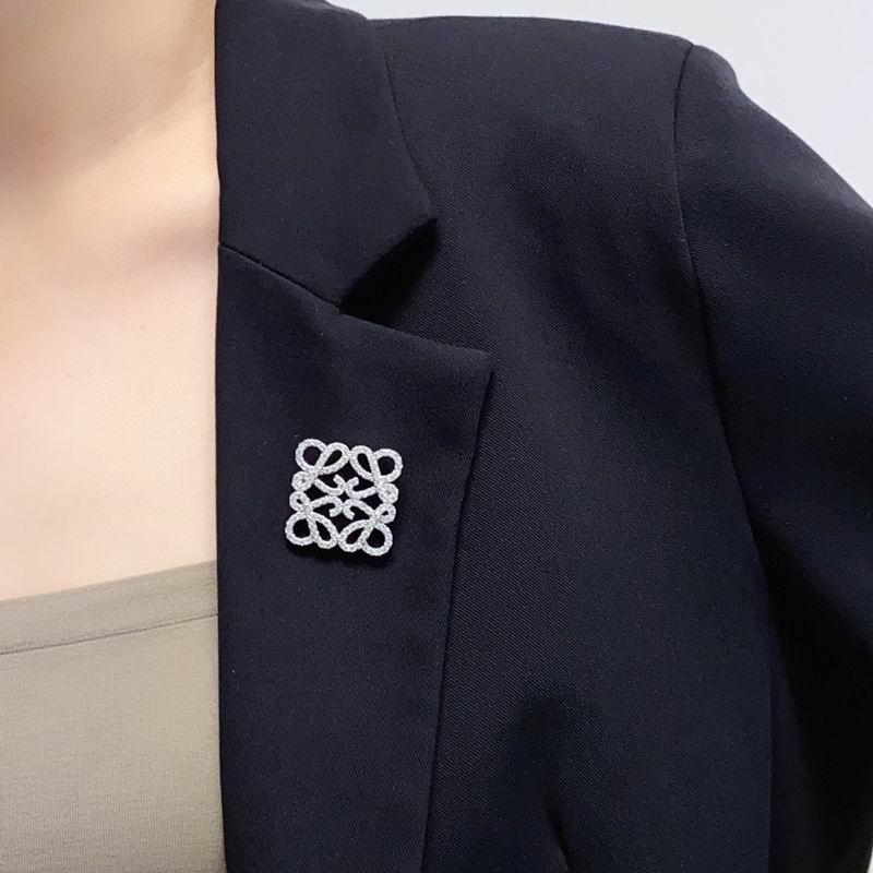 Loewe brooch 03lyx19 (2)