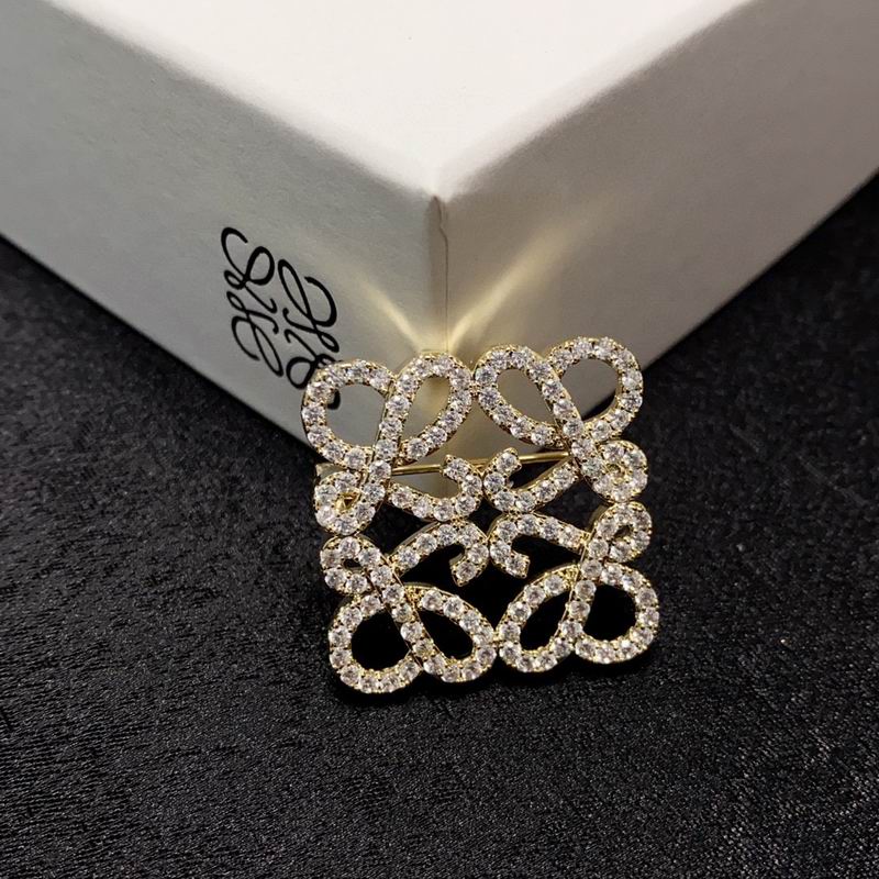 Loewe brooch 03lyx19 (5)