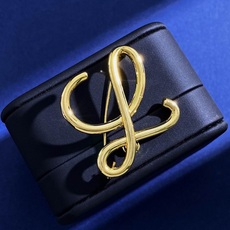 Loewe brooch 05lyx23 (3)