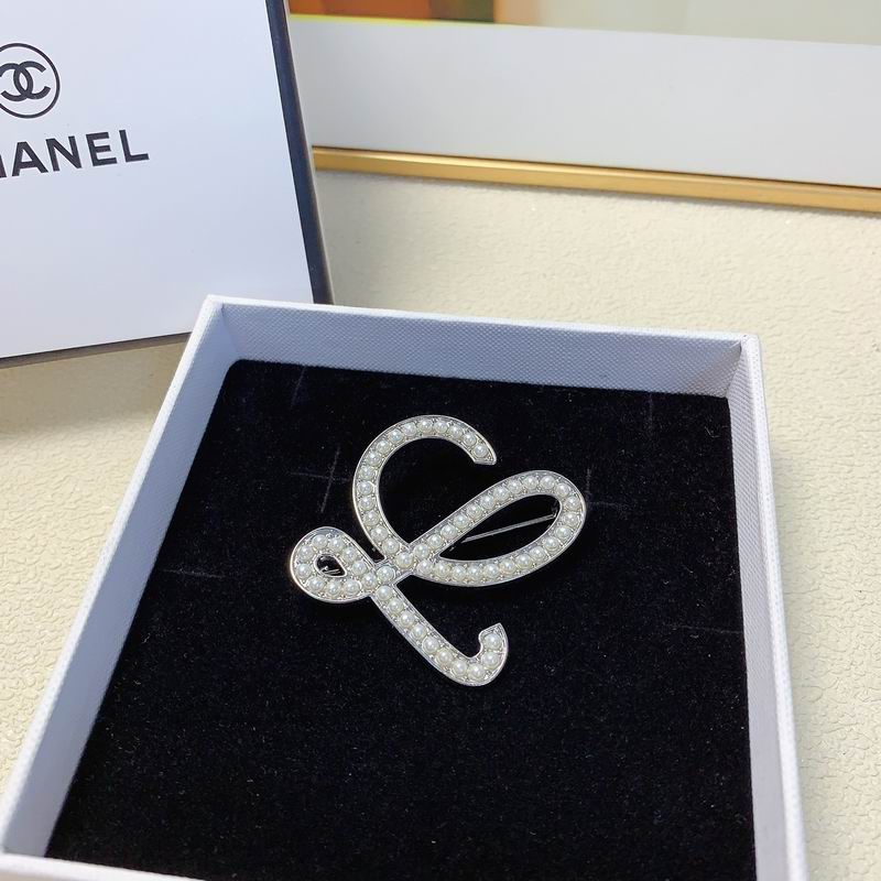 Loewe brooch 05lyx25 (3)