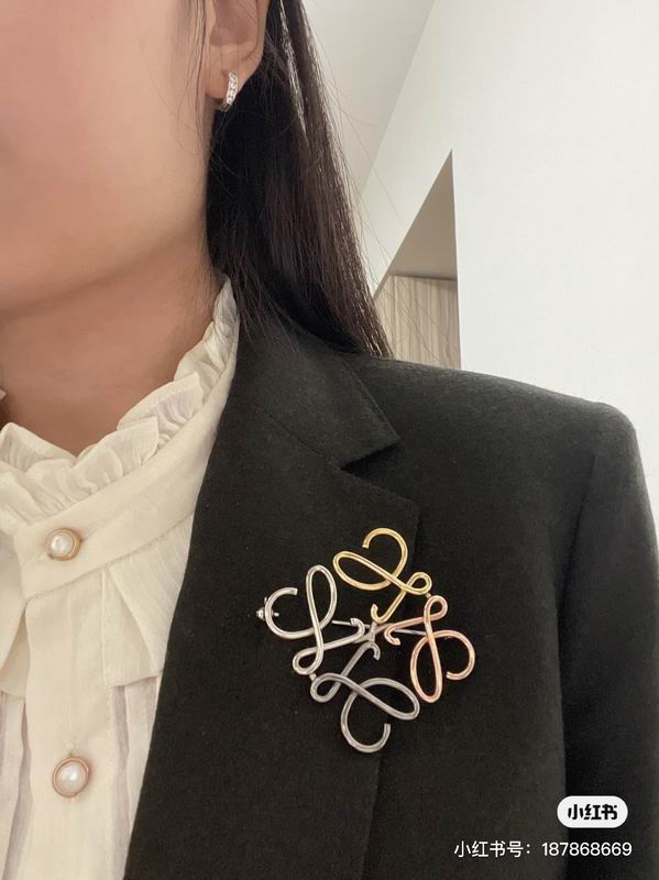 Loewe brooch 06lyx26 (1)